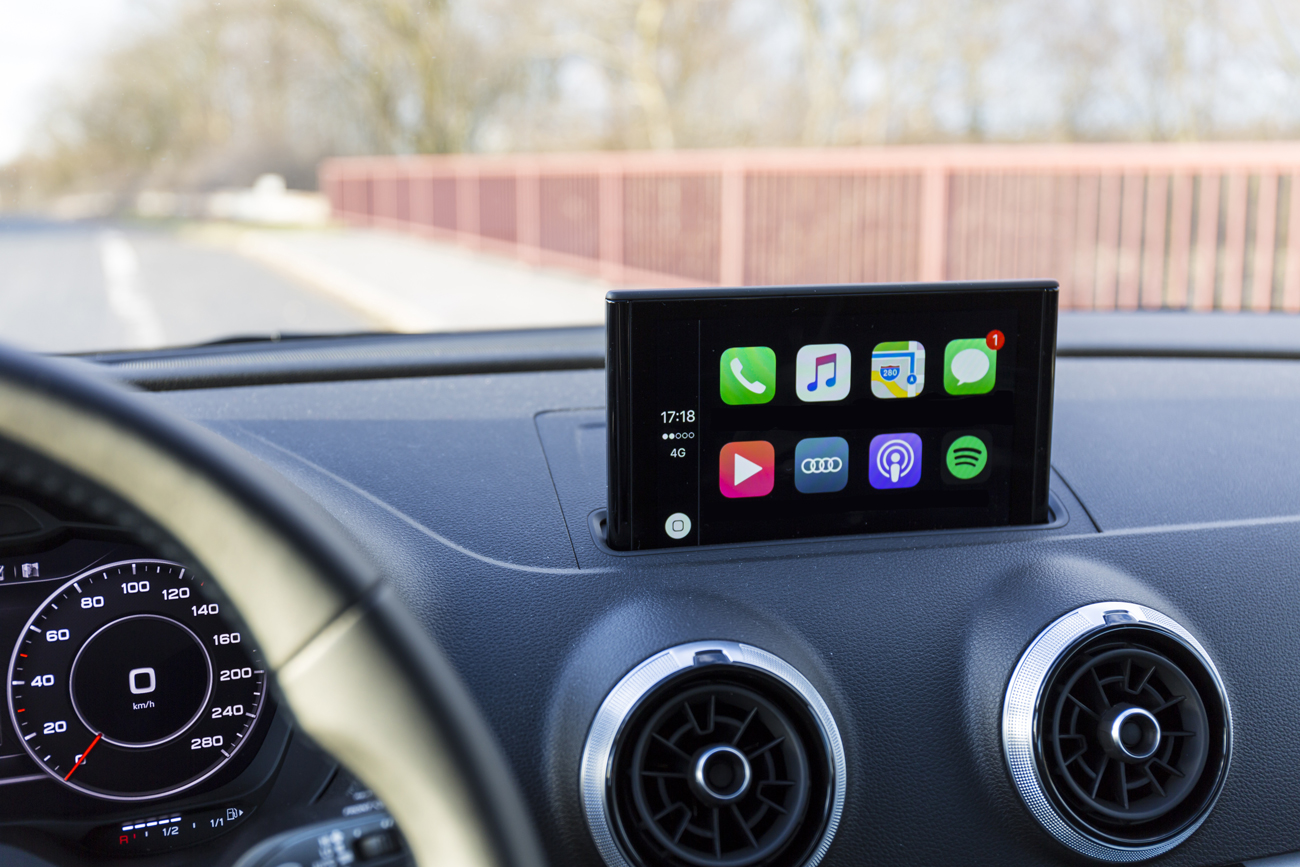 what-is-apple-carplay-gadget-cover